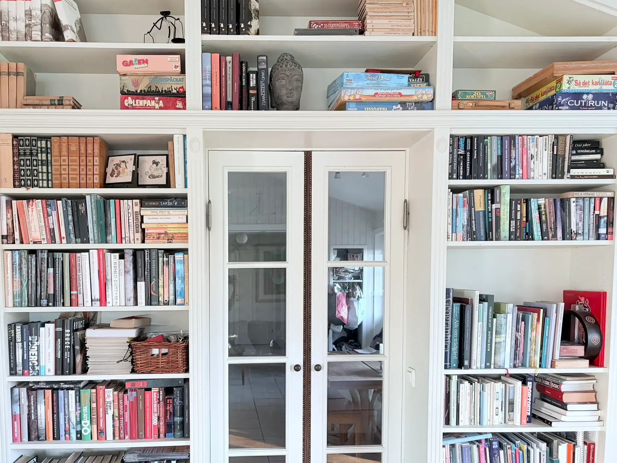 Platsbyggda bokhyllor